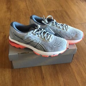 ASICS GT-1000 running shoes. Size 9.